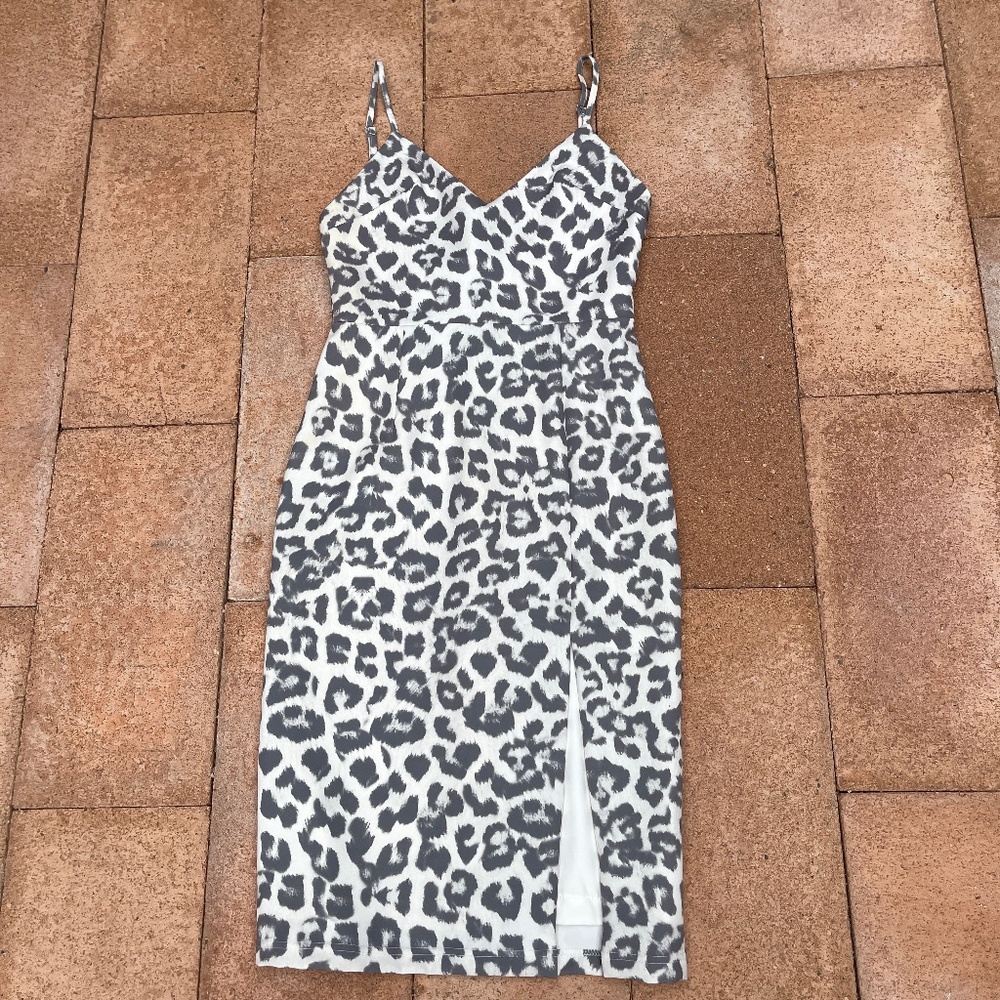 🐆 Stunning Pasduchas Leopard Print Bodycon Midi Dress